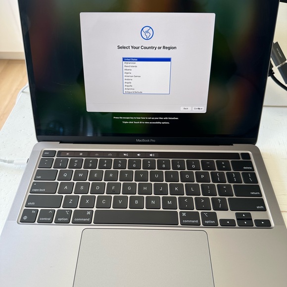 Apple MacBook Pro - Space Gray - Picture 1 of 7